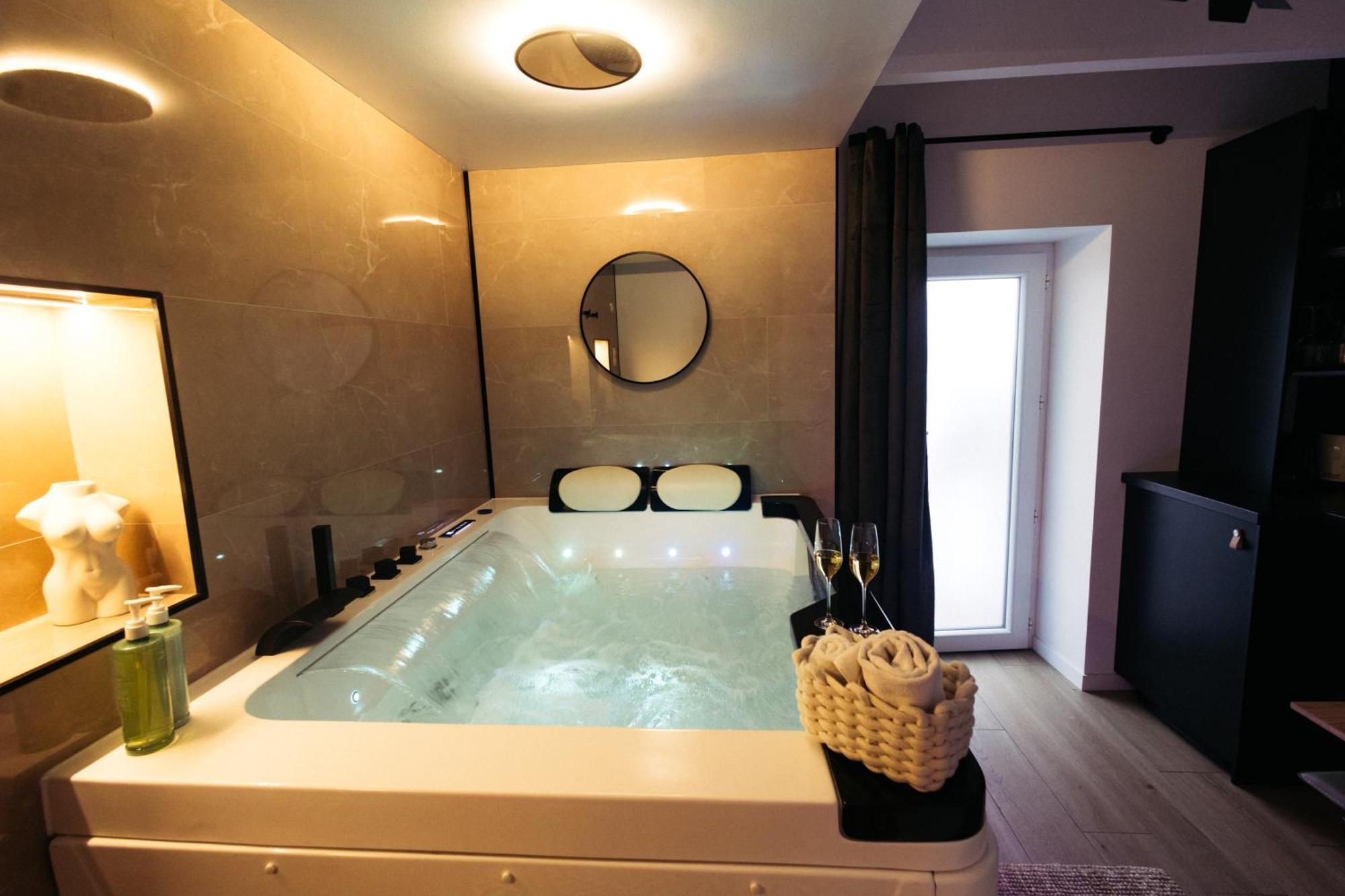 French Klss - Love Room By Prim0 C0Nciergerie Clermont-Ferrand Dış mekan fotoğraf