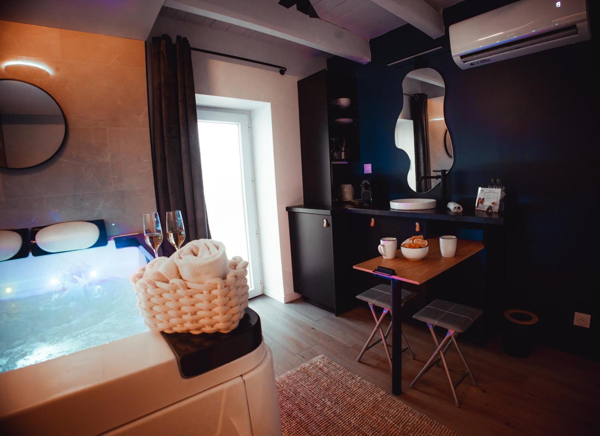 French Klss - Love Room By Prim0 C0Nciergerie Clermont-Ferrand Dış mekan fotoğraf