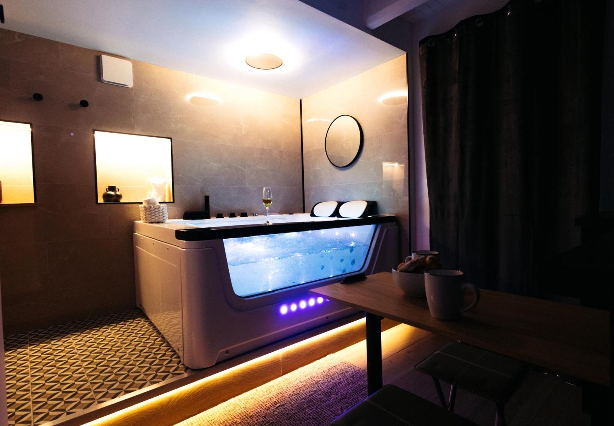 French Klss - Love Room By Prim0 C0Nciergerie Clermont-Ferrand Dış mekan fotoğraf